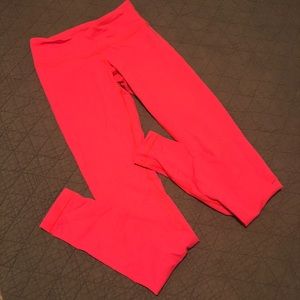 Hot pink Lululemon leggings. Size 4.